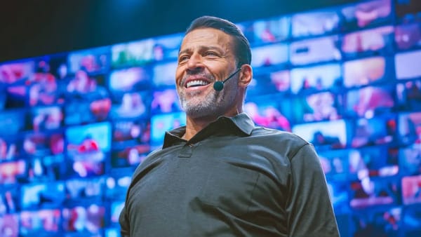 Tony Robbins on stage